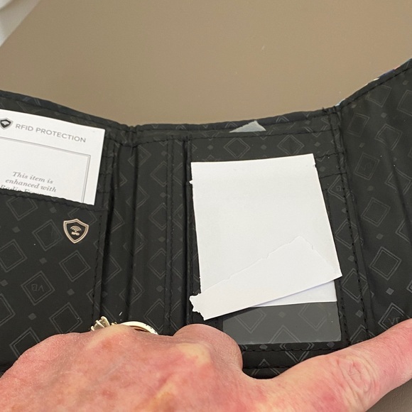 NWT VERA BRADLEY FLORAL WALLET - Picture 3 of 4